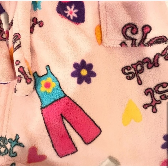 Made with Love and Kisses- Plush Pink
"Best Friends Sleepover" Robe - Picture 3 of 5
